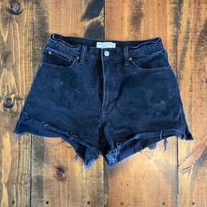 Black Abercrombie & Fitch 4” high waisted mom short. Curve Love.